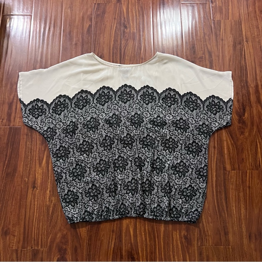 Lane Bryant Cream and Black Lace Short Sleeve Blouse size 14/16